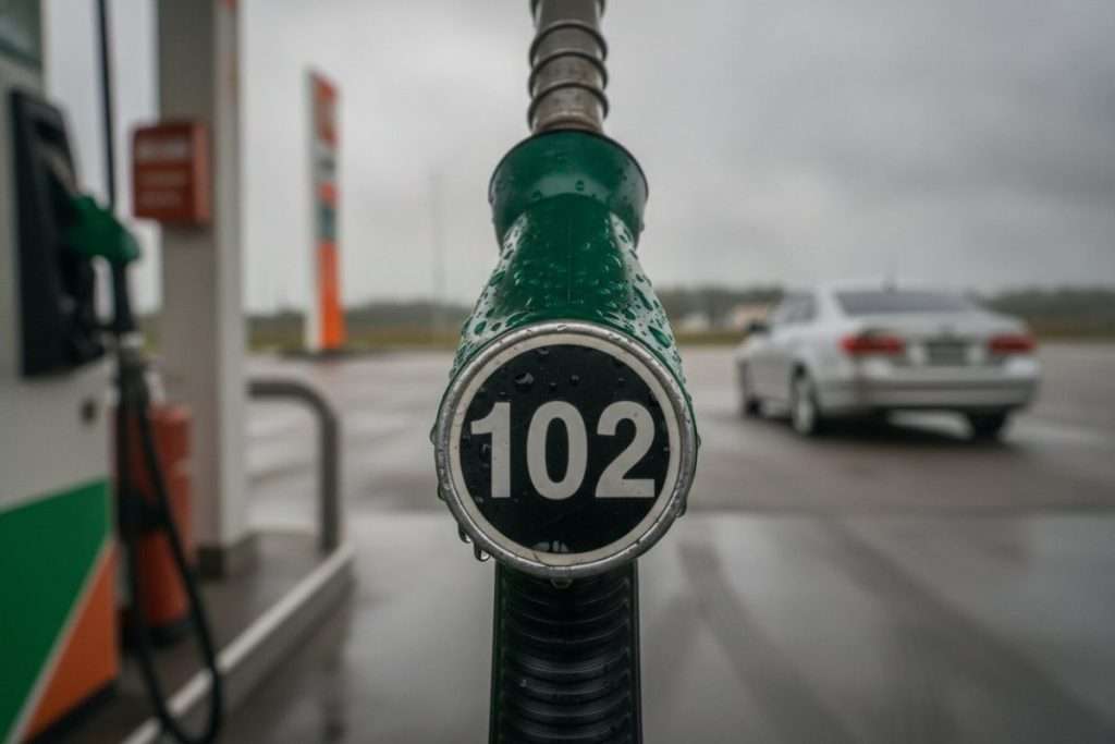 Sans plomb 102 : qu’est-ce que ce carburant premium ?